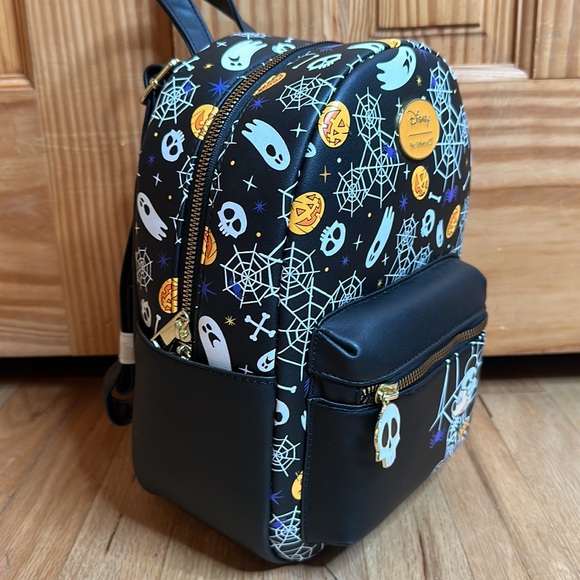 NWT Her Universe Disney Mickey Halloween Skeleton Glow-In-The-Dark Backpack - Picture 7 of 8